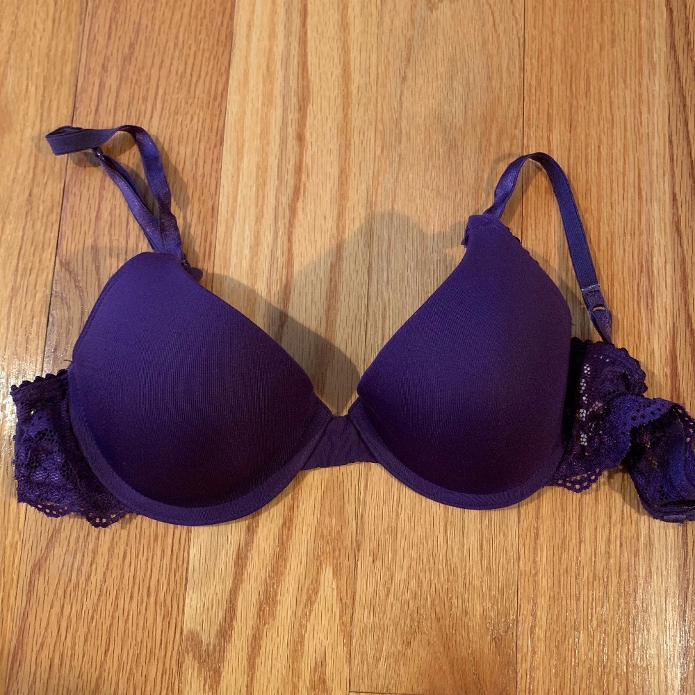 Candie's Underwire Purple Lace Padded Bra. 34B.